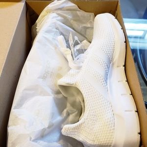 Adidas ALL white swift run sneakers
